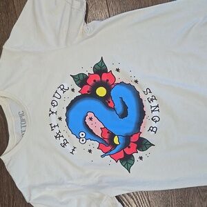 HOT TOPIC SQUIGGLY WORM GRAPHIC TSHIRT..SIZE SMALL.. #7564